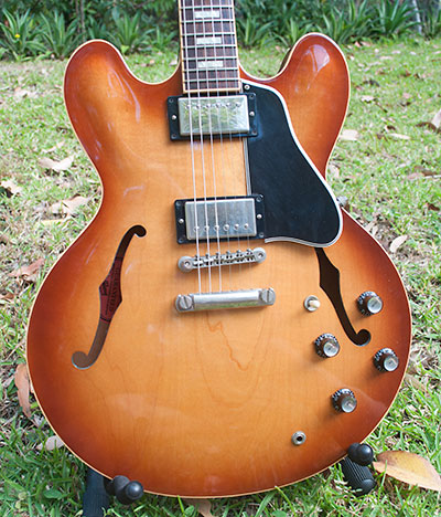 Gibson ES-335 front of body